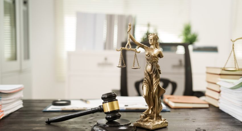 Ilustracja do: W imieniu obrony